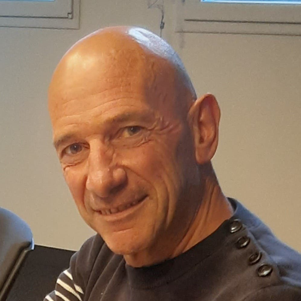François R.