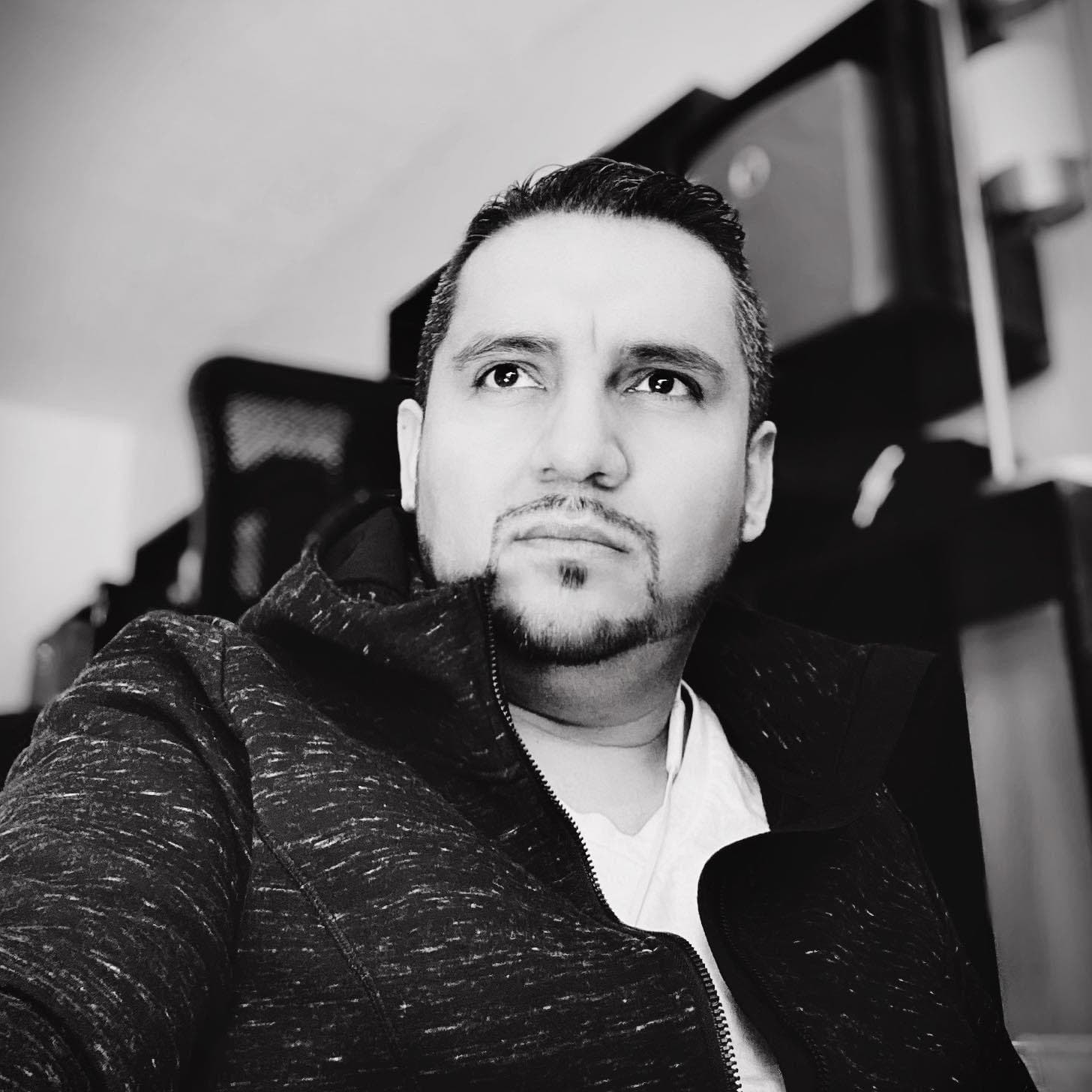 JD S.